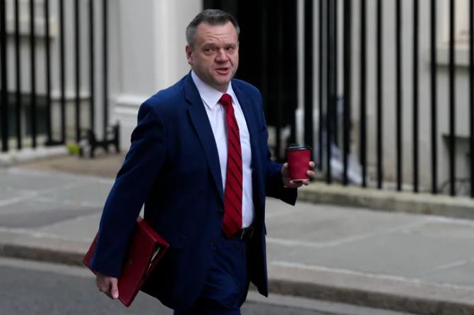 بريطانيا تعلن انهيار محادثات الانضمام إلى صندوق الدفاع الأوروبي