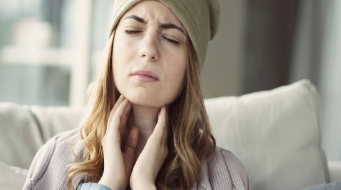 التهاب الحلق.. علاجات منزلية فعّالة وأخرى بلا جدوى