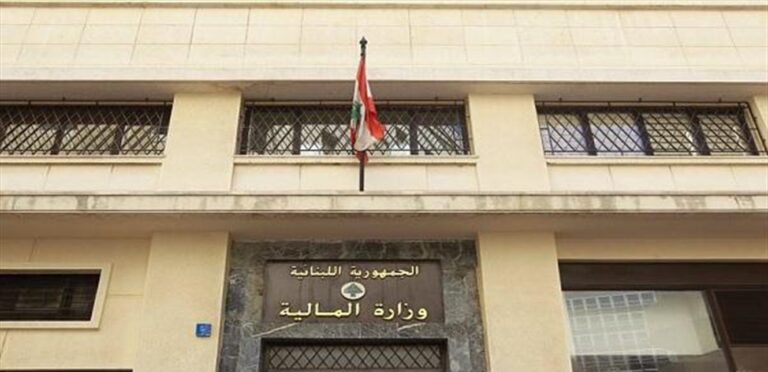 المالية: الرواتب جاهزة في المصارف غداً