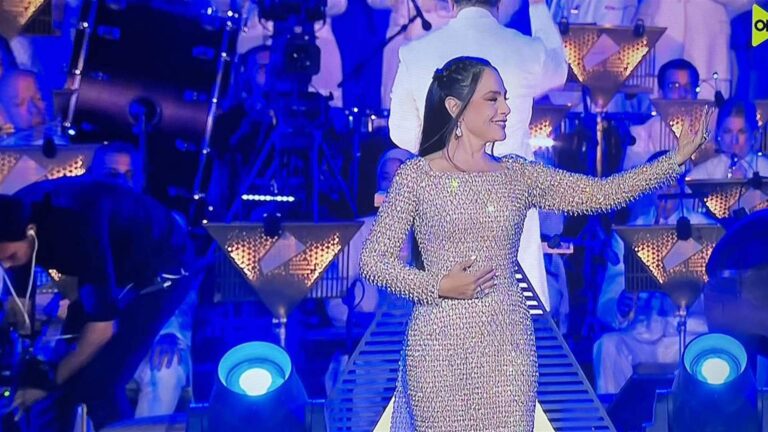 بالفيديو – شريهان بإطلالة من توقيع إيلي صعب بافتتاح المتحف المصري