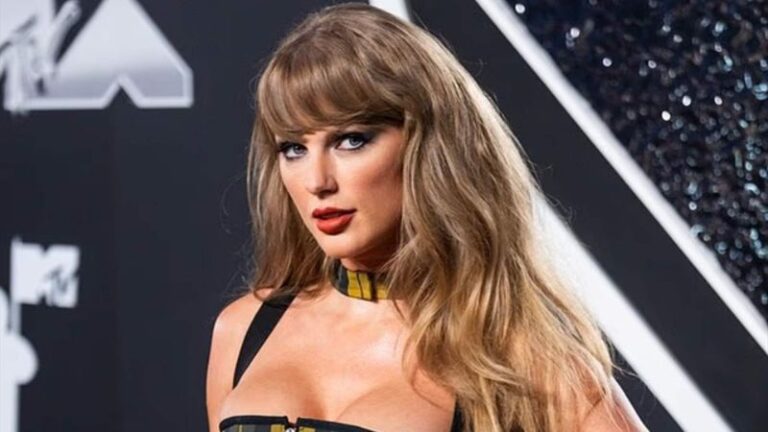 تايلور سويفت تثير نظرية السفر عبر الزمن