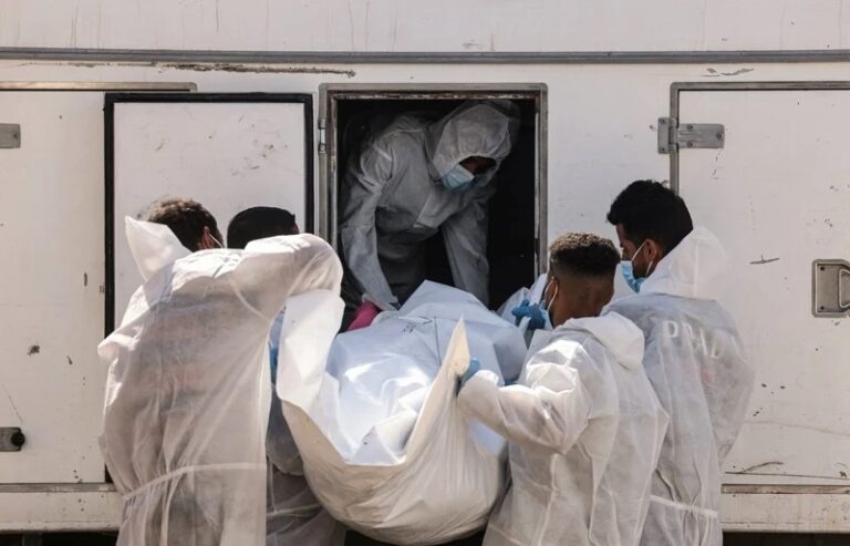 “الأدلة الجنائية في غزة”: آثار عمليات جراحية على جثامين الأسرى