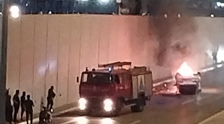 بالفيديو – انقلاب سيارة على اوتوستراد الرحباني