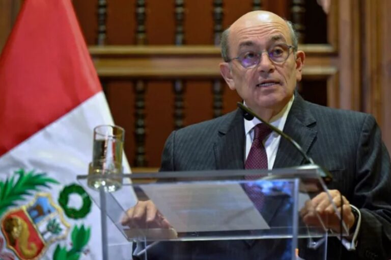 بيرو تقطع علاقاتها مع المكسيك