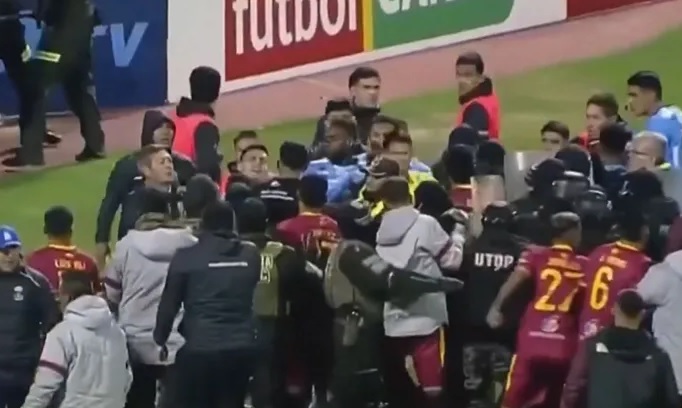 مباراة بكأس بوليفيا تتحول لحلبة مصارعة وتنتهي بطرد 17 لاعباً
