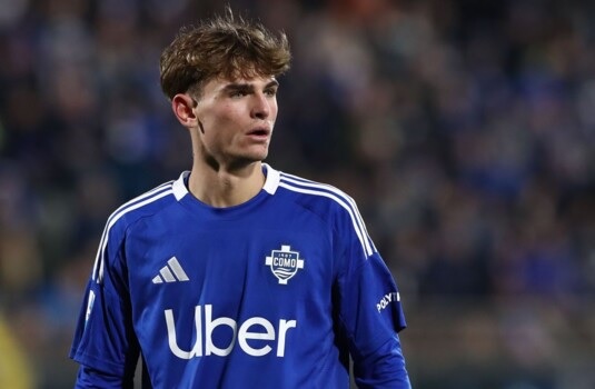 تشلسي يرصد التعاقد مع نيكو باز