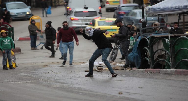 مواجهات بين شبان فلسطينيين وقوات الاحتلال الاسرائيلية