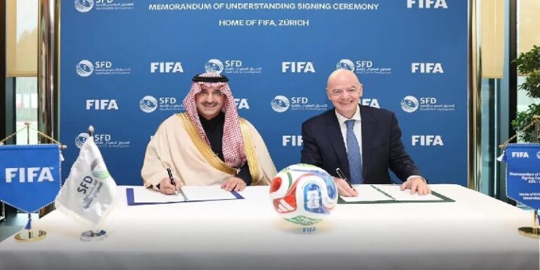“لدعم تطوير كرة القدم عالمياً”.. شراكة بين السعودية و”فيفا” بقيمة مليار دولار