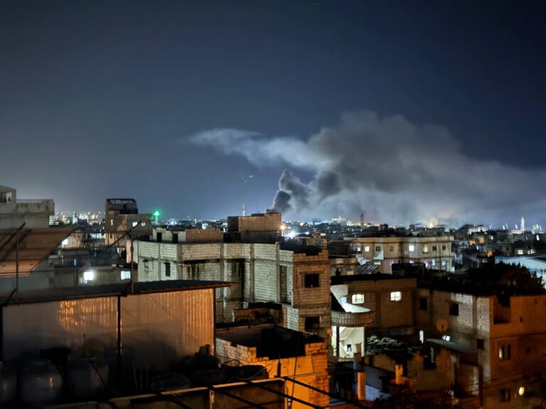 غارة على مخيم عين الحلوة وإصابات (فيديو)