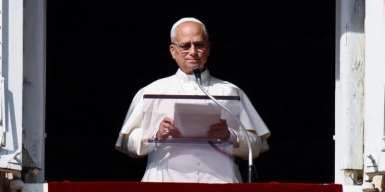 بابا الفاتيكان يدعو إلى وقف فوري لإطلاق النار في السودان