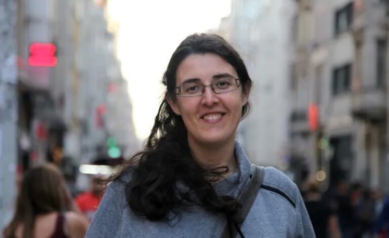 الأسيرة السابقة تسوركوف: طلبوا الإفراج عن أسرى لـ”حزب الله” مقابل حريتي