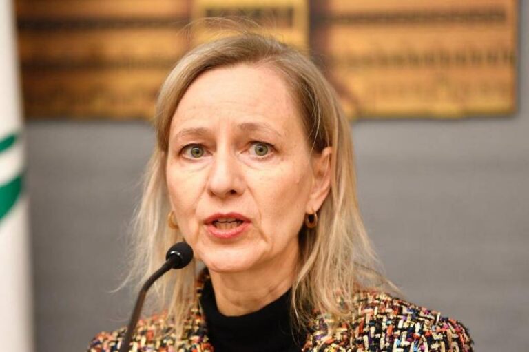 غضب في مُخيّمات لبنان ضد كلاوس