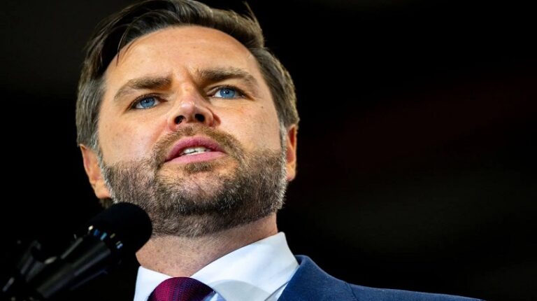 موكب دي فانس يتعرض لحادث سير