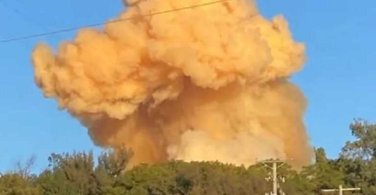 بالفيديو – انفجار مصنع للأسمدة في أميركا