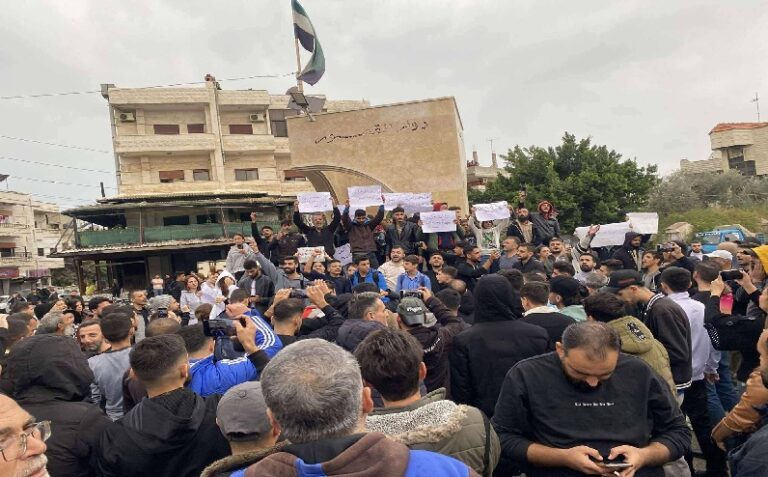 عمليات دهس وإطلاق رصاص على المتظاهرين في سوريا