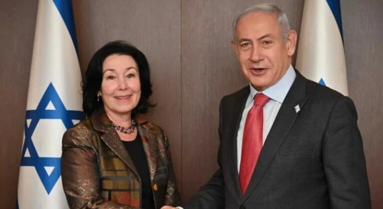 “سياديّو لبنان” يسلّمون موظفي القطاع العام وبياناته لأميركا.. و”إسرائيل”!