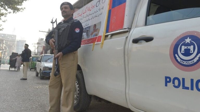 مقتل 3 شرطيين بانفجار في باكستان