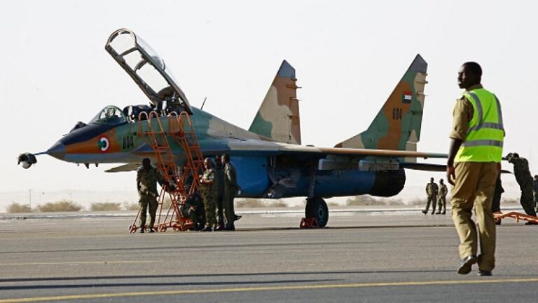مقتل طاقم طائرة عسكرية سودانية بعد تحطمها