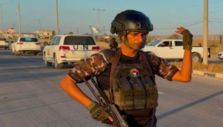 توزيع الحلوى في عين الحلوة بعد مقتل أبو الشباب