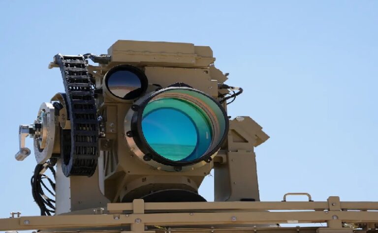 “إسرائيل” تعلن استكمال تطوير منظومة الليزر الدفاعية (فيديو)