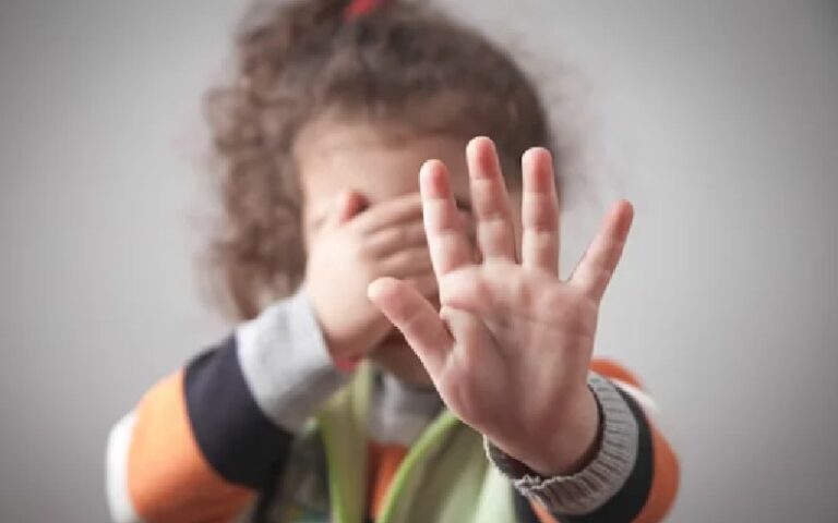 تحرش واعتداء جنسي على الأطفال.. والمتورطون رجال دين!