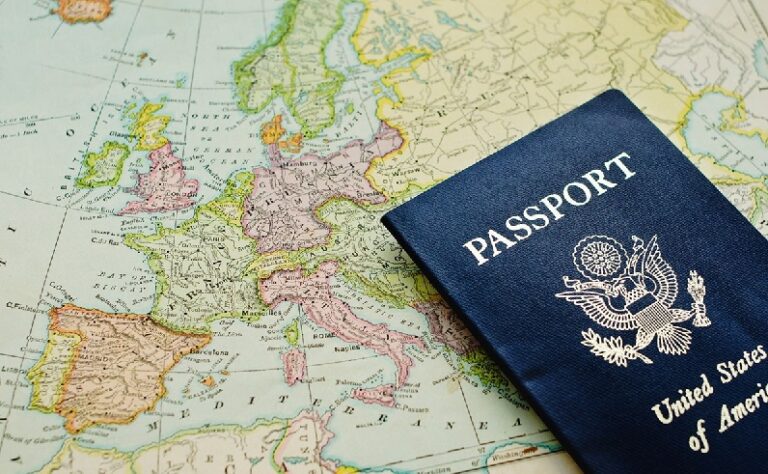 إلغاء 85 ألف تأشيرة دخول إلى أميركا!