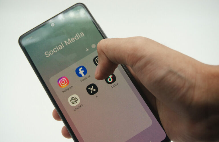 الاتحاد الأوروبي يفرض أول غرامة على منصة “إكس”