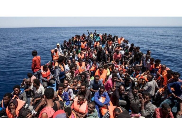 اليونان تنقذ 61 مهاجراً وتوقف مهربين