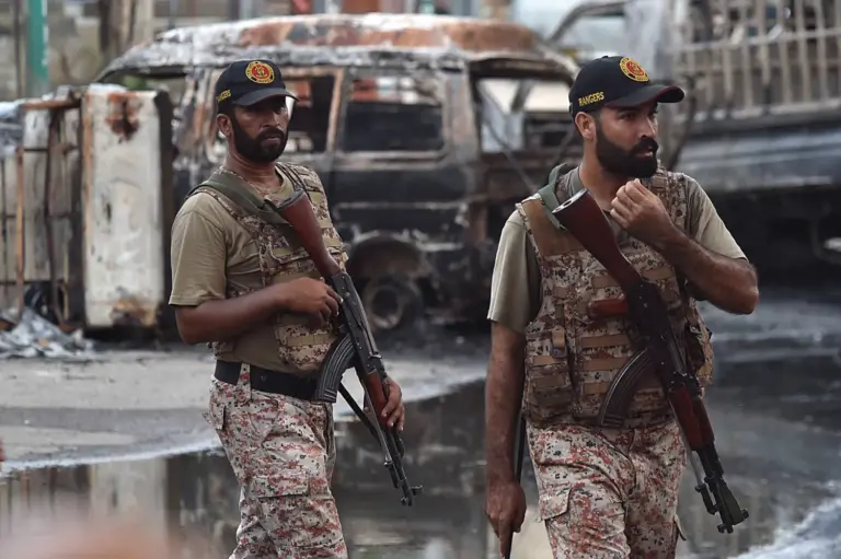 هجوم باكستاني مسلح على قاعدة عسكرية في بلوشستان (فيديو)