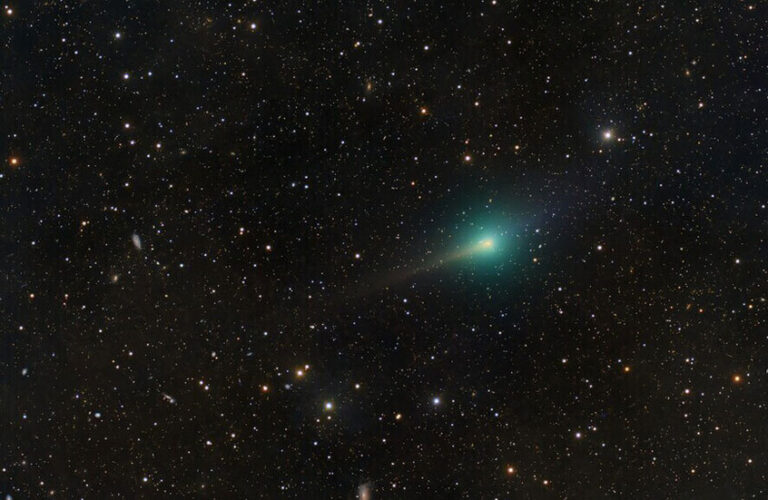 ذيل غامض لـ”مذنب” يثير تساؤلات علمية!