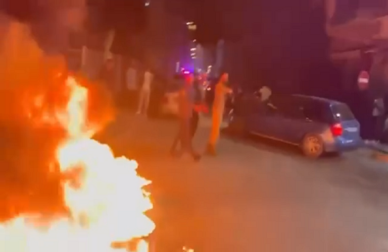 احتجاجات واسعة وإغلاق طرقات في ليبيا (فيديو)