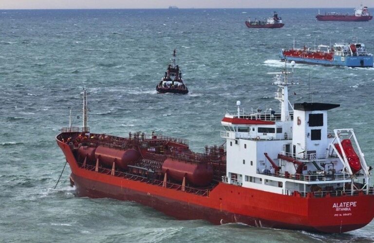 اصطدام ناقلتي نفط في تركيا (فيديو)