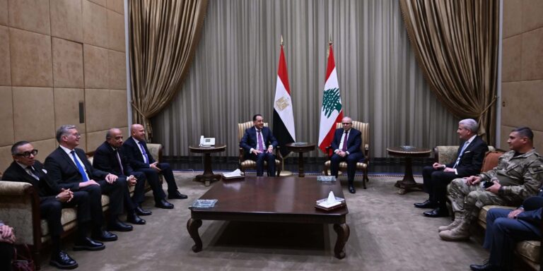 بدء مراسم استقبال رئيس الحكومة المصرية