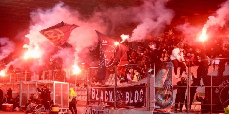 الدوري اللبناني لكرة القدم: النجمة يهزم الحكمة بثلاثية ويستعيد صدارة البطولة مؤقتاً