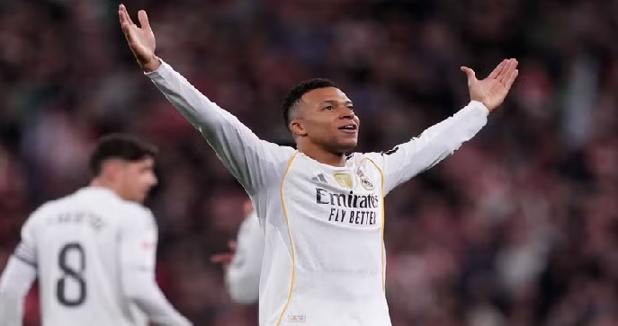 الدوري الإسباني لكرة القدم: ريال مدريد يستعيد توازنه بثلاثية على حساب أتلتيكو بلباو