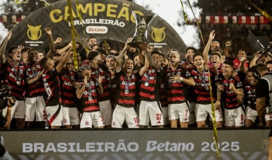 فلامنغو يُتوج بلقب الدوري البرازيلي ونيمار يُنقذ سانتوس من الهبوط بثلاثية