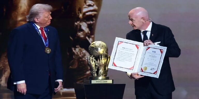 دونالد ترامب يحصد جائزة “فيفا” للسلام