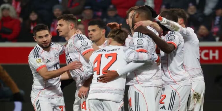 البطولات الأوروبية لكرة القدم: بايرن ميونخ يختتم العام بأفضل طريقة