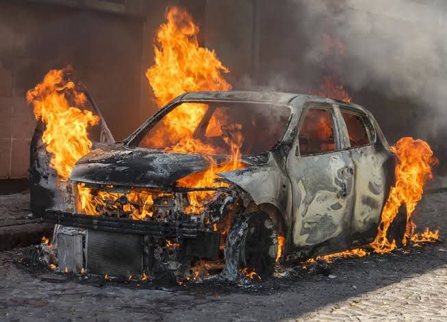 حريق سيارة