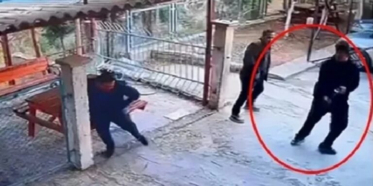 تلميذ يطلق النار على مدير مدرسته! (فيديو)