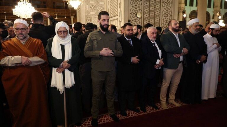 الشرع يشارك السوريين باحتفالات الذكرى الأولى لـ”التحرير” (فيديو)