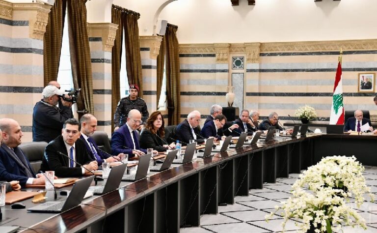 جلسة لزيادة الرواتب