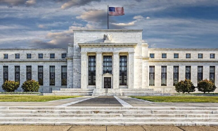 “الاحتياطي الاتحادي” يُبقي أسعار الفائدة ثابتة