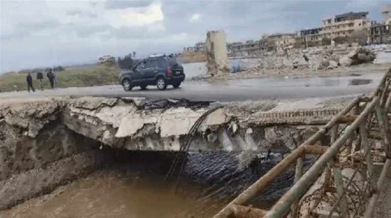 انهيار جزء من جسر العريضة (فيديو)