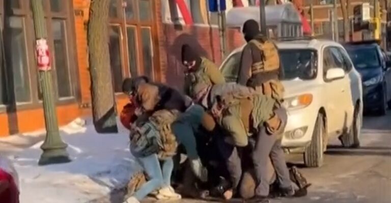 مقتل رجل برصاص عملاء فيدراليين في مينيابوليس الأميركية (فيديو)