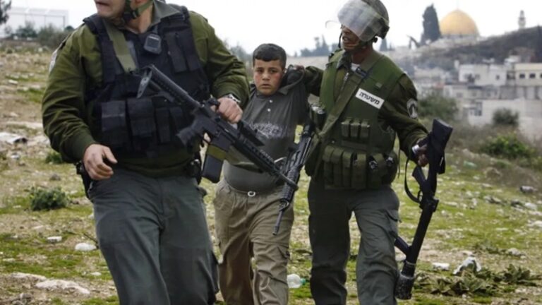 أكثر من 350 طفلًا فلسطينيًا في سجون الاحتلال