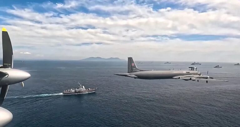 مناورات عسكرية إيرانية ـ روسية ـ صينية في مضيق هرمز