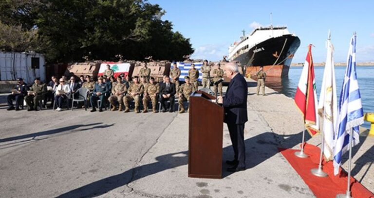 الجيش يتسلم هبة يونانية تتضمن ناقلات جند