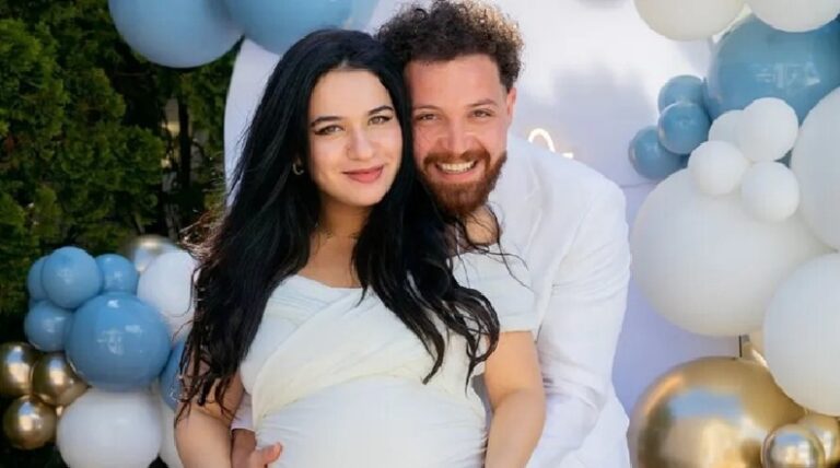 فنان مصري يضرب زوجته