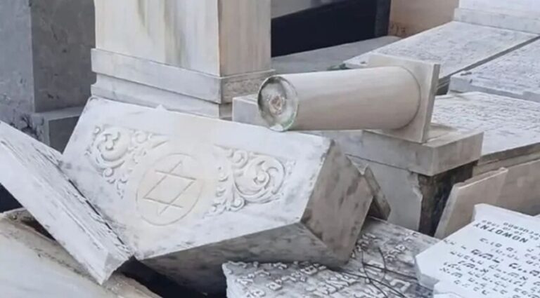 تحطيم عشرات القبور اليهودية في برشلونة